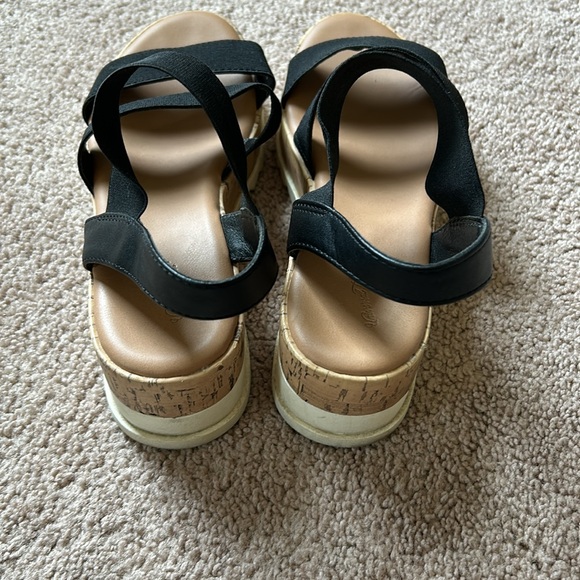 Universal Thread Platform Sandals, size 8 - Picture 4 of 5
